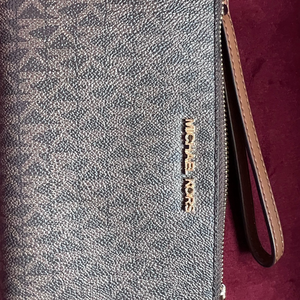 MK Michael KORS brown wallet wristlet.
